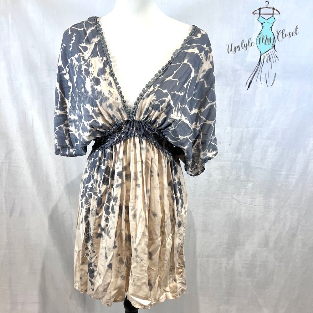 Blue Island steel blue and cream low vneck smocked dress size large